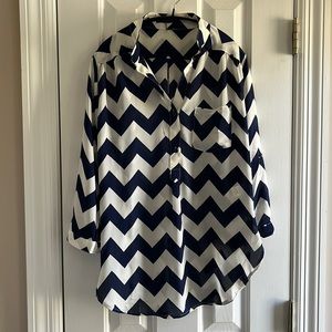 *NWOT* Boutique Navy & White Chevron Blouse- Medium